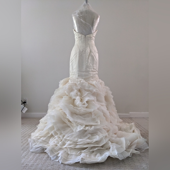 NWOT 💯 Silk Ivory Wedding Gown Street 6 $7k - Picture 3 of 12